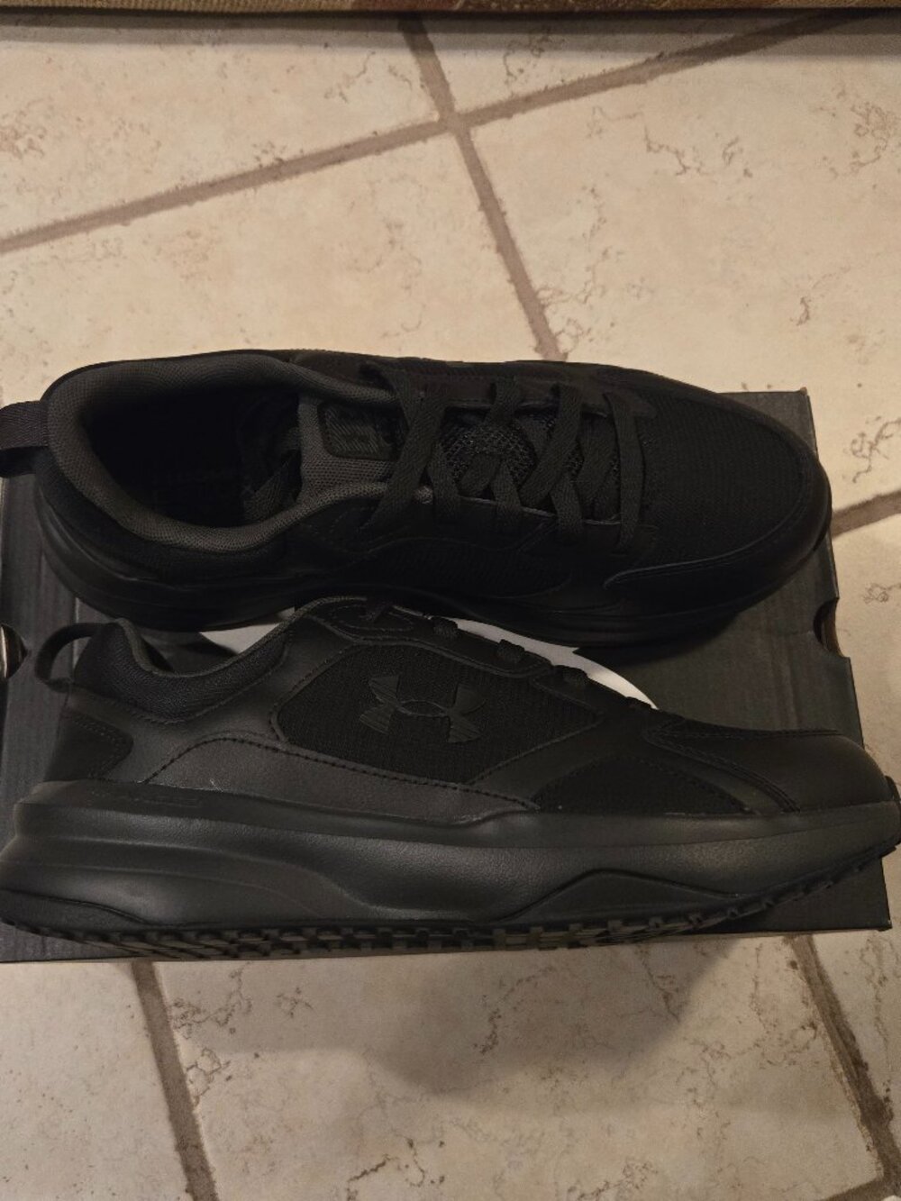 NEW Under Armour Charged Edge 3026727-002 Men's Black Size 10 Shoes